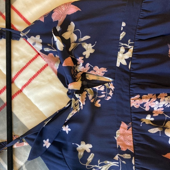 Women’s romper - brand new. Navy blue with floral design. Size Large. - Picture 5 of 9